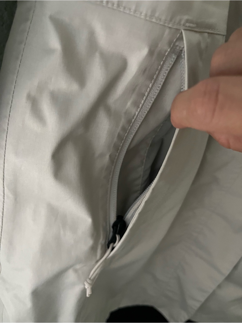 The North Face Women’s Hyvent Raincoat. - Picture 8 of 9